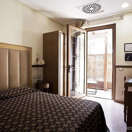 Select Garden Hotel