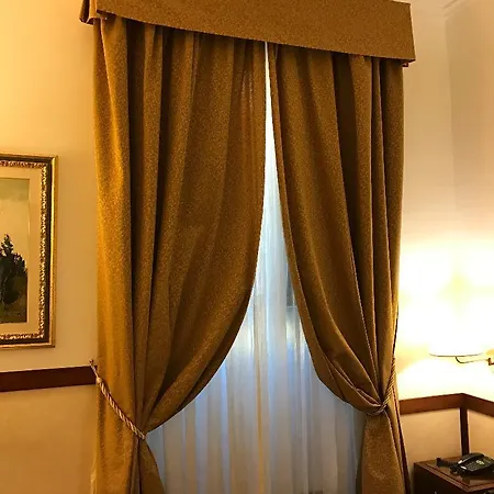 Select Garden Hotel 3*