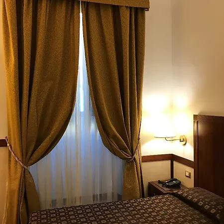 Select Garden Hotel 3*