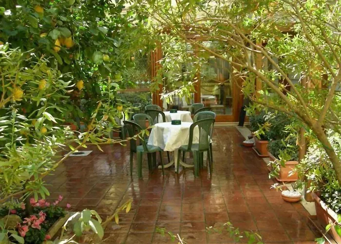Select Garden Hotel