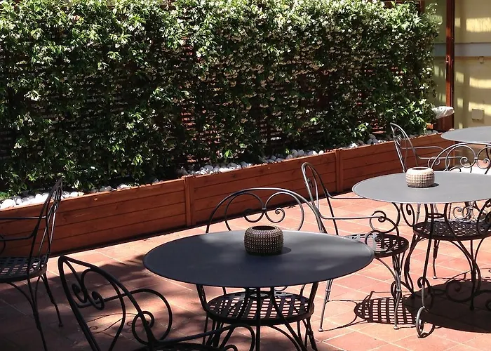 Select Garden Hotel 3*